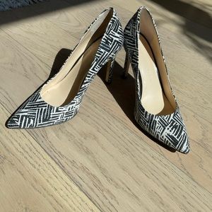 Banana Republic snakeskin pumps size 6